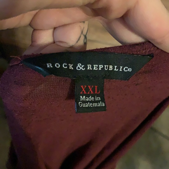 Rock & Republic Maroon V Neck - Picture 3 of 6